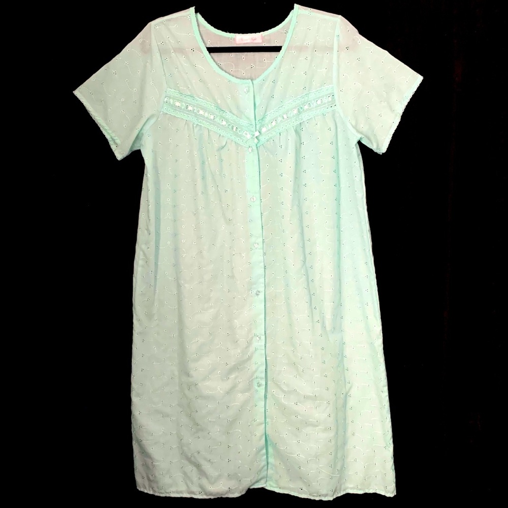 Casual Night Vintage Embroidered Eyelet Buttoned Front Robe
